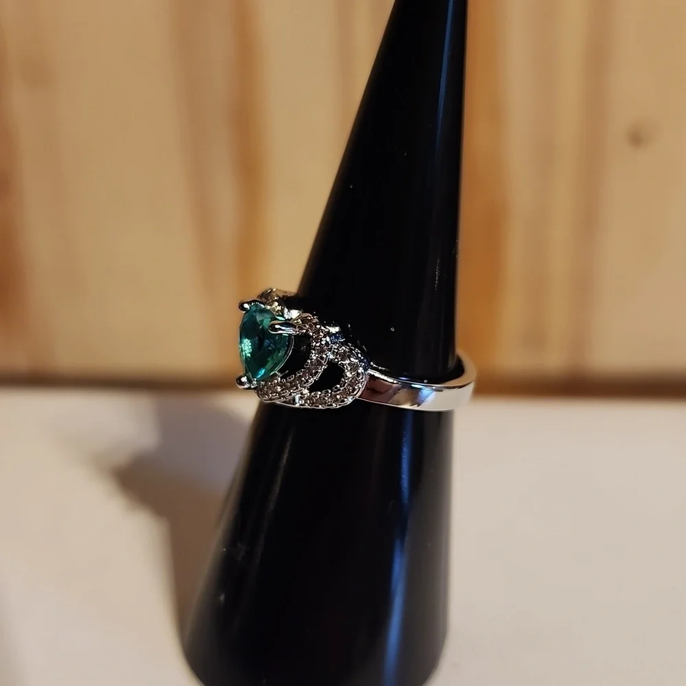 ❤️ GREEN HEART RING - Picture 4 of 6